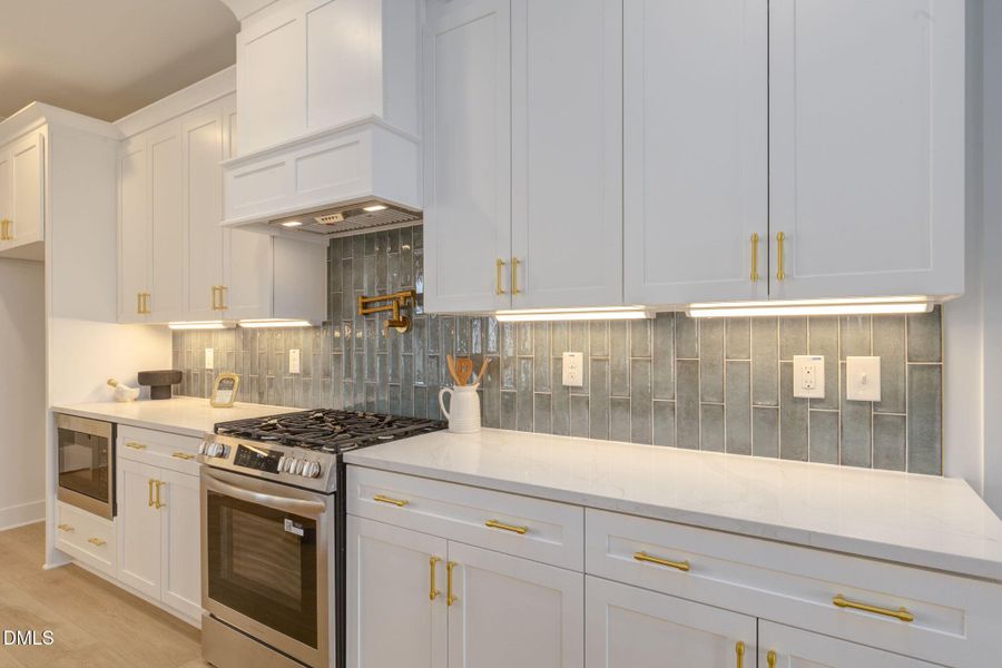 11-web-or-mls-Roombiance11