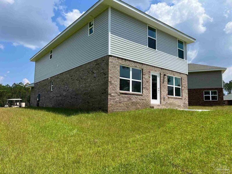 Representative exterior details of a home built from the Plan 1817 by Adams Homes in Pine Top, Cantonment (Image 2).