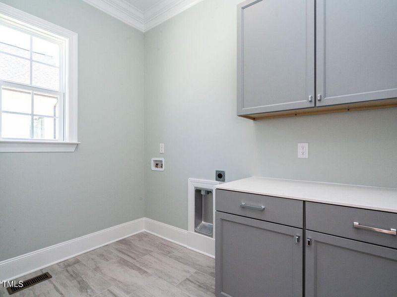 027-1280x960-laundry-mudroom