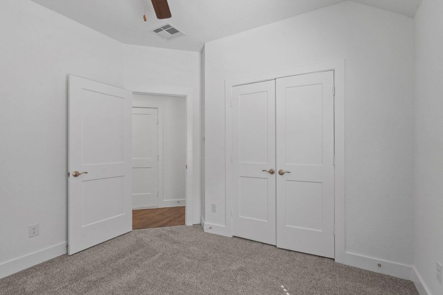 Spacious, unfurnished interior of a new home in Meridiana, Iowa Colony (Image 17).