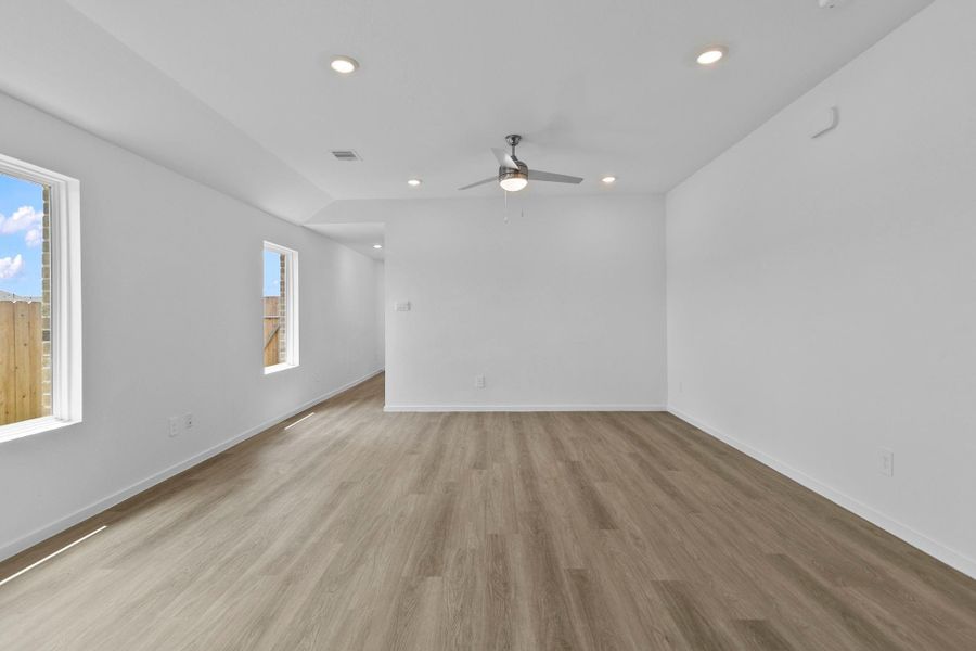 Spacious, unfurnished interior of a new home in Cypress Green, Tomball (Image 14).