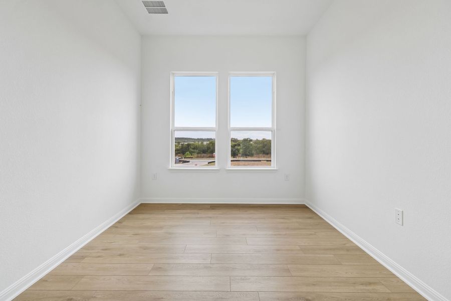 Spacious, unfurnished interior of a new home in Silverleaf, Cedar Creek (Image 27).