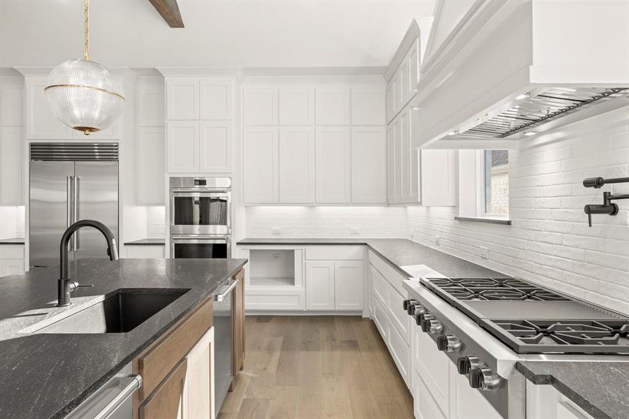 25. 3409 Alysheba - Kitchen (6)