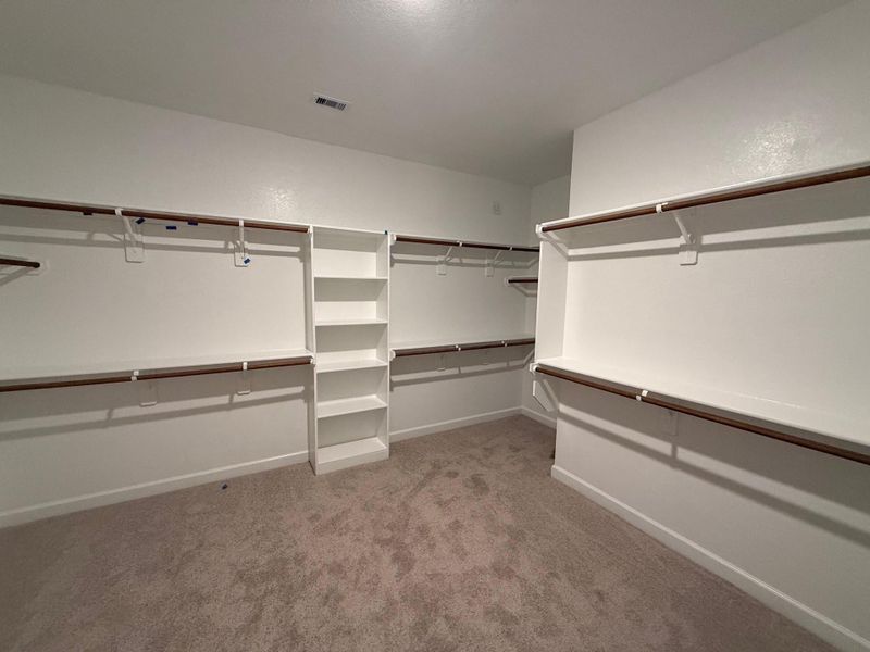 Spacious, unfurnished interior of a new home in Wellborn Settlement, College Station (Image 10).