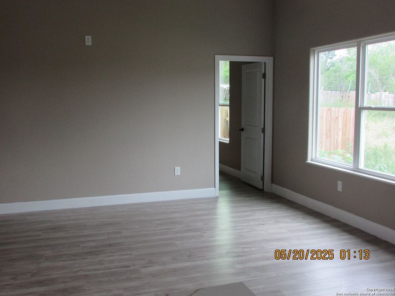 Spacious, unfurnished interior of a new home in , San Antonio (Image 15).
