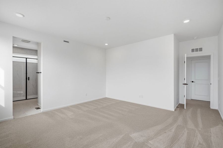 Spacious, unfurnished interior of a new home in Independence, Elizabeth (Image 36).