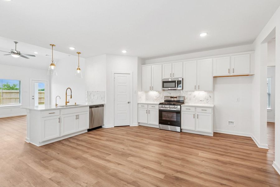 Furnished interior view inside a new home in Miller's Pond, Rosenberg (Image 4).