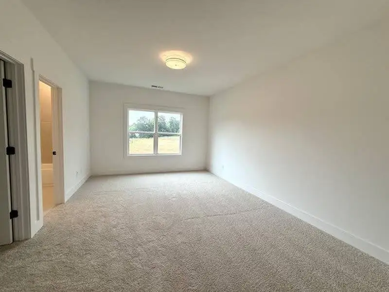 Spacious, unfurnished interior of a new home in Livingstone Park, Kennesaw (Image 28).