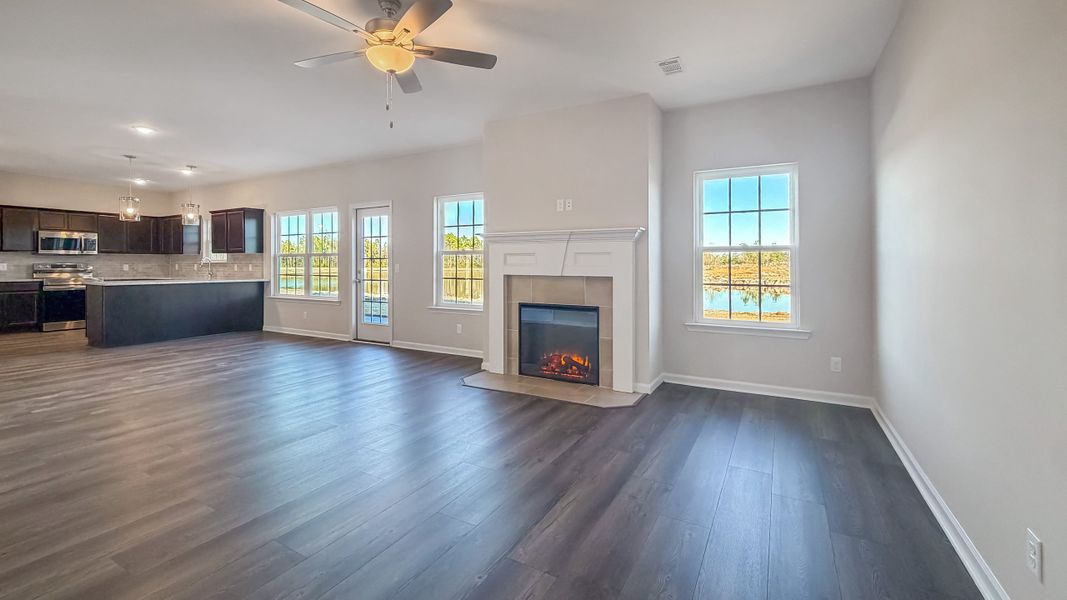 Spacious, unfurnished interior of a new home in Grand Reserve, Hinesville (Image 13).