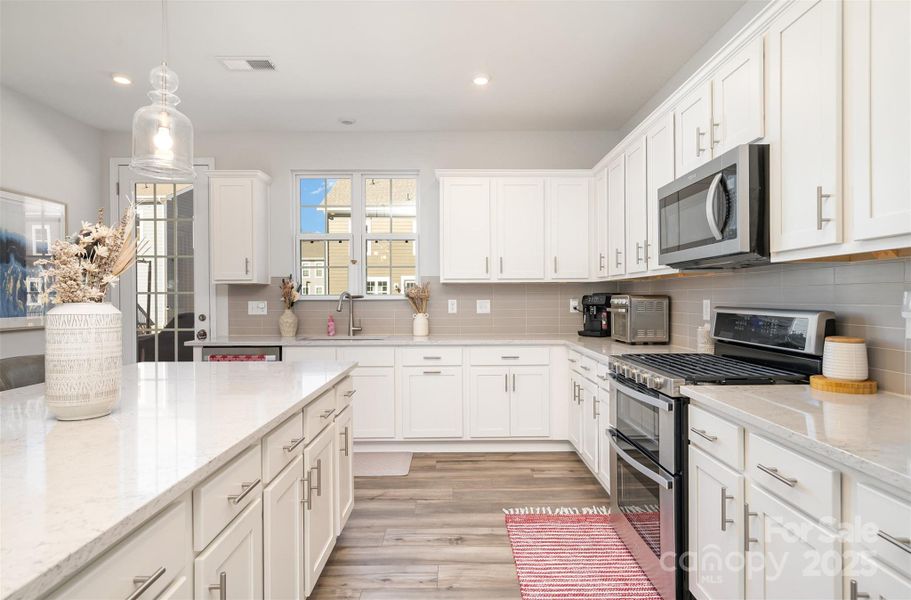 Kitchen with large island