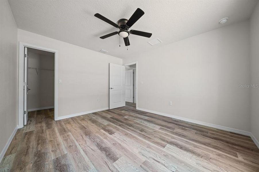 Spacious, unfurnished interior of a new home in , Citrus Springs (Image 16).