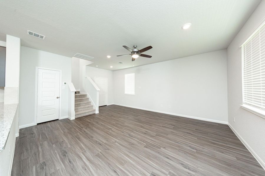 Spacious, unfurnished interior of a new home in River's Edge, Conroe (Image 10). Spacious, unfurnished interior of a new home in River's Edge, Conroe (Image 10).