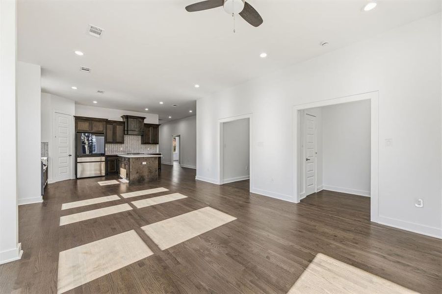 Spacious, unfurnished interior of a new home in , Dallas (Image 31).