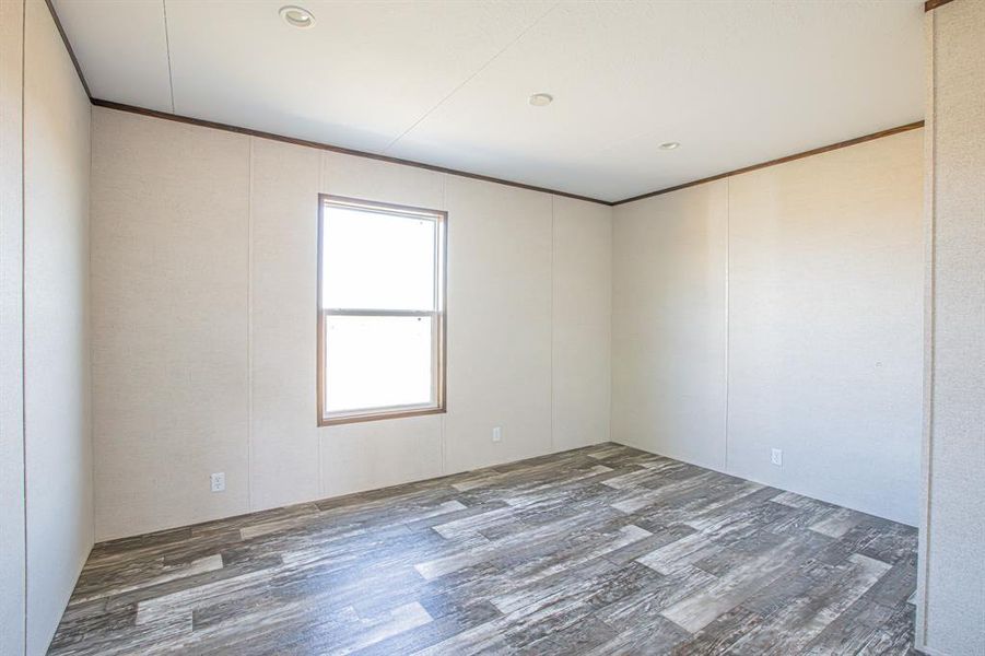 Spacious, unfurnished interior of a new home in , Bellevue (Image 16).