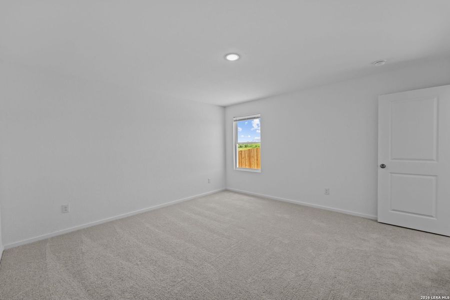 Spacious, unfurnished interior of a new home in Guadalupe Ridge, New Braunfels (Image 13).