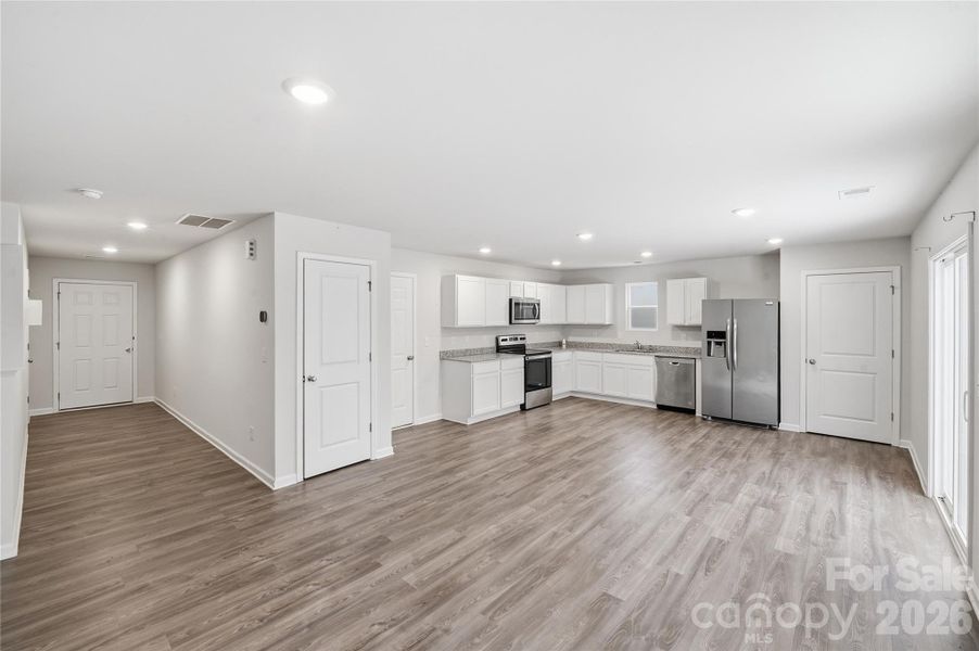 Spacious, unfurnished interior of a new home in , Shelby (Image 14).