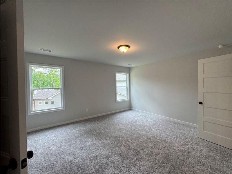Spacious, unfurnished interior of a new home in Rosewood Lake Preserve, Hoschton (Image 38).