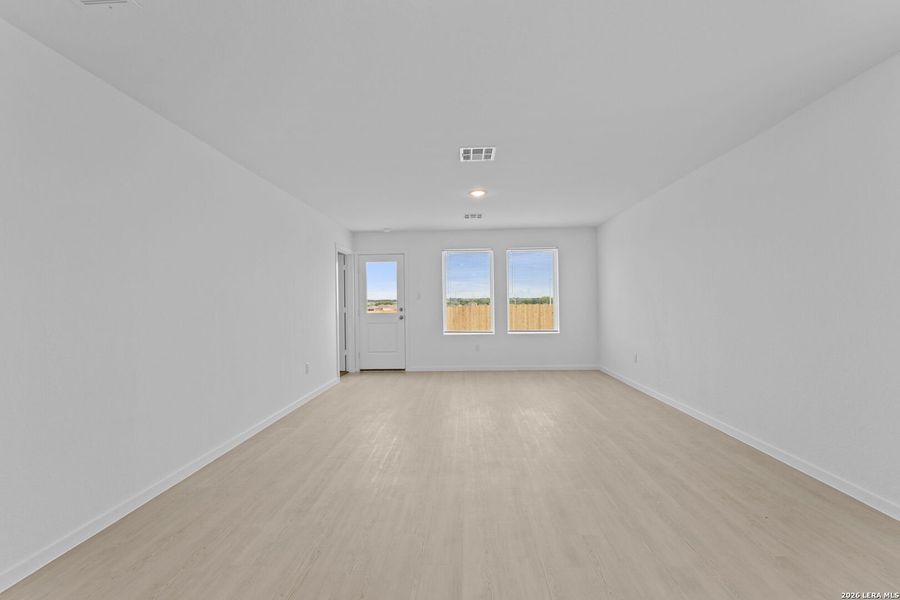 Spacious, unfurnished interior of a new home in Guadalupe Ridge, New Braunfels (Image 11).