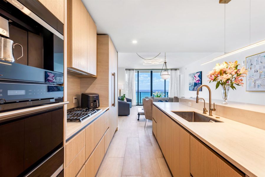 KITCHEN_STRAIGHT_EB