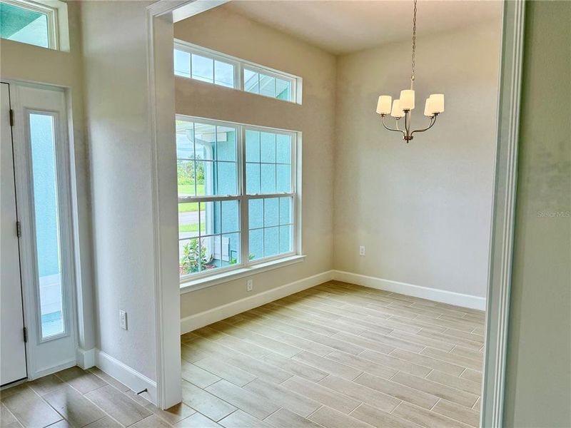 Spacious, unfurnished interior of a new home in South Gulf Cove, Port Charlotte (Image 16).