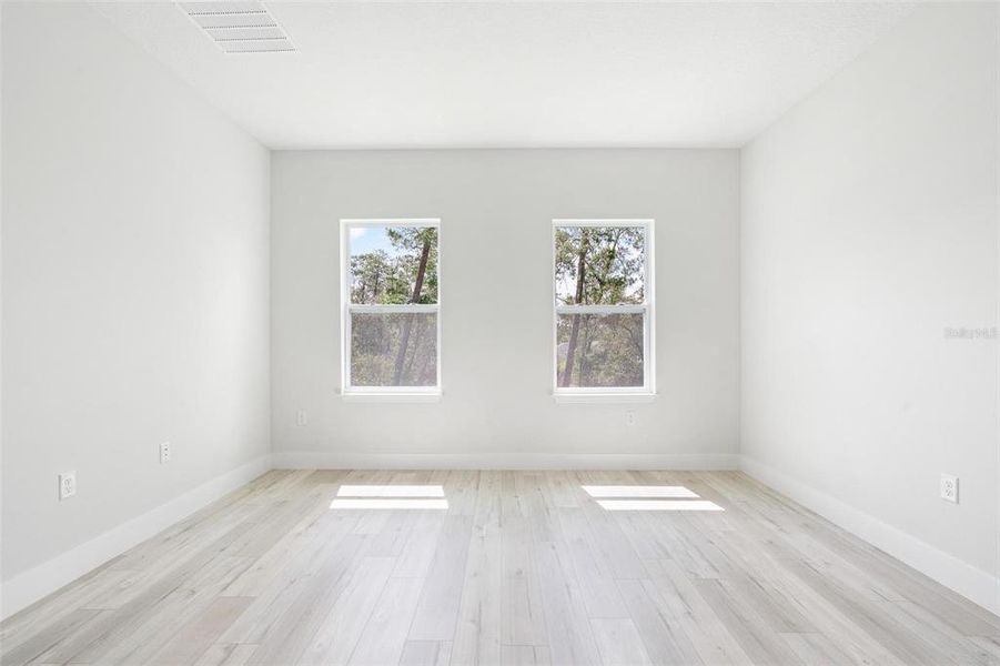Spacious, unfurnished interior of a new home in , Ocala (Image 19).