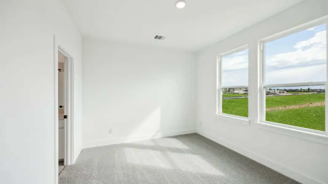 Spacious, unfurnished interior of a new home in Painted Tree 50' Series, McKinney (Image 20).