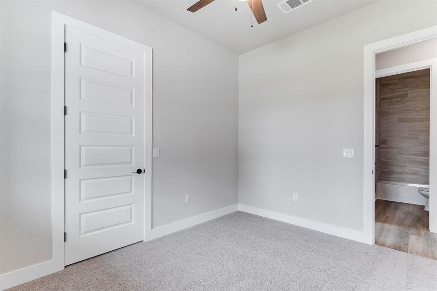 Spacious, unfurnished interior of a new home in , Marble Falls (Image 15).