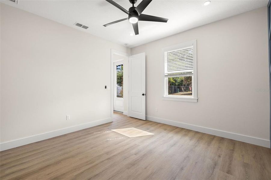 Spacious, unfurnished interior of a new home in , Tampa (Image 17).