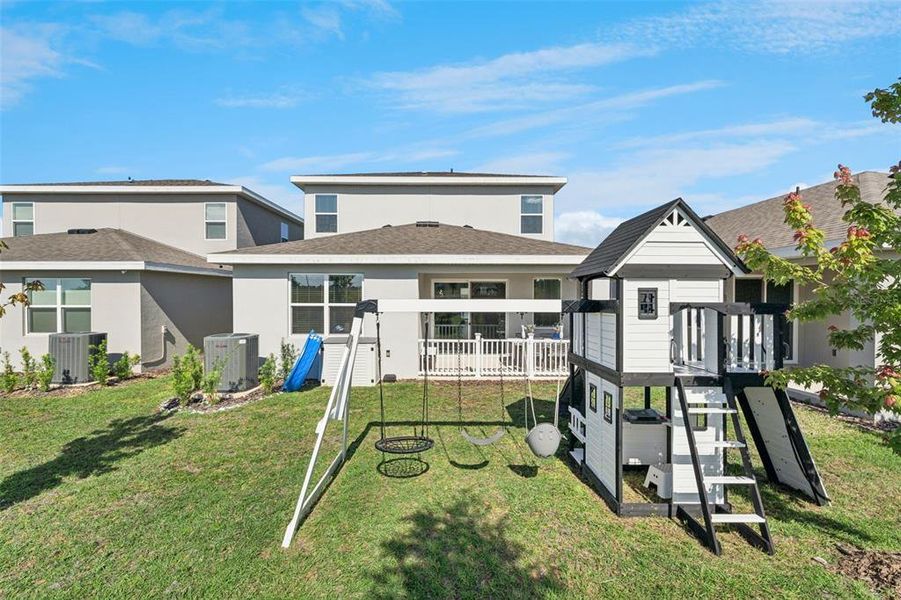 Exterior details and patio area of a home in , Minneola (Image 26).