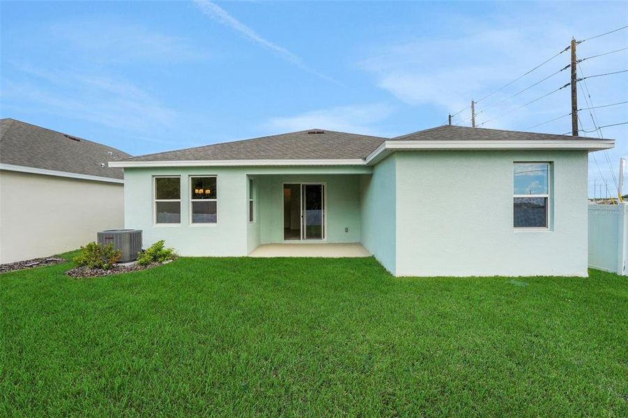 Exterior details and patio area of a home in Annabelle Estates, Winter Haven (Image 22).