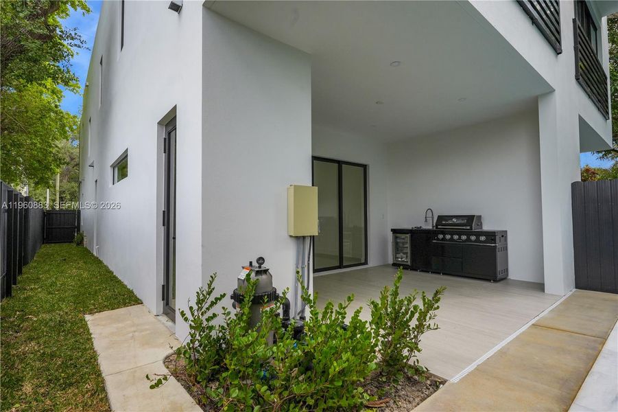 Exterior details and patio area of a home in , Miami (Image 23).