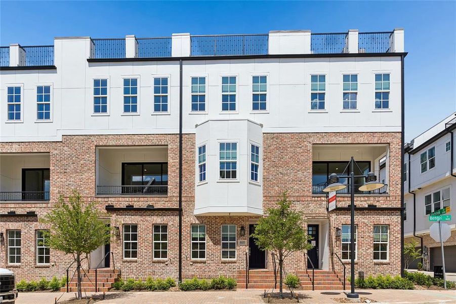 Condo located in Dallas, TX showcasing its design and architecture (Image 3).