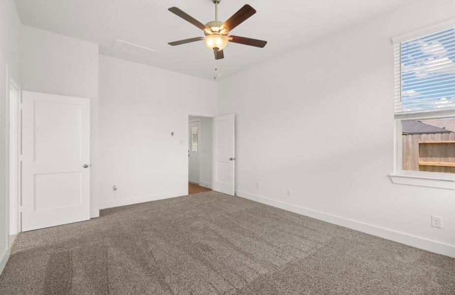 Spacious, unfurnished interior of a new home in Sunterra, Katy (Image 12).