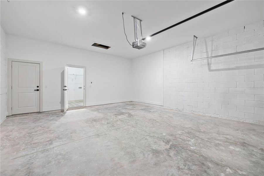 Spacious, unfurnished interior of a new home in , Port Charlotte (Image 33).