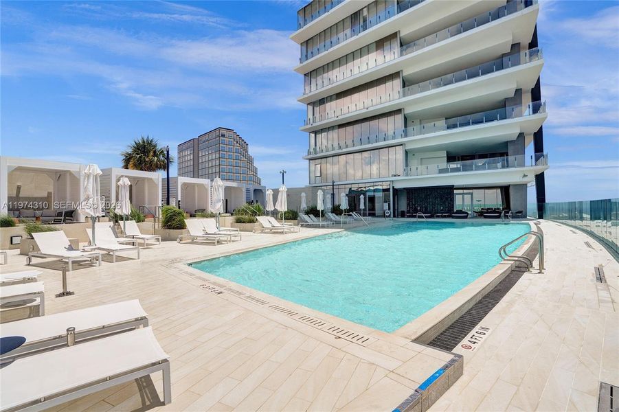 Condo located in Miami, FL showcasing its design and architecture (Image 27).