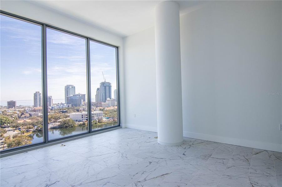 Spacious, unfurnished interior of a new home in , St. Petersburg (Image 15).