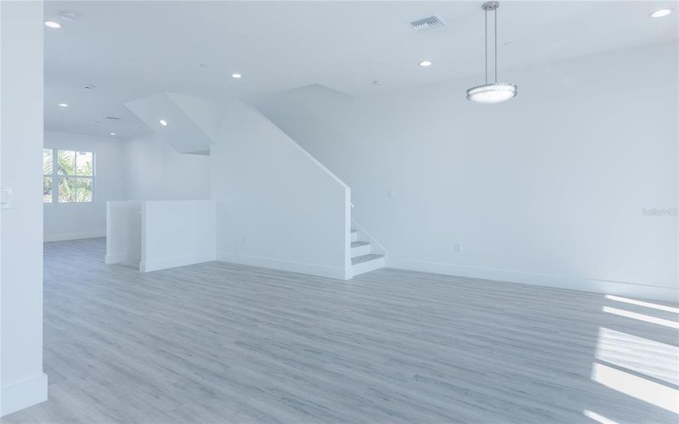 Spacious, unfurnished interior of a new home in , Cape Coral (Image 14).