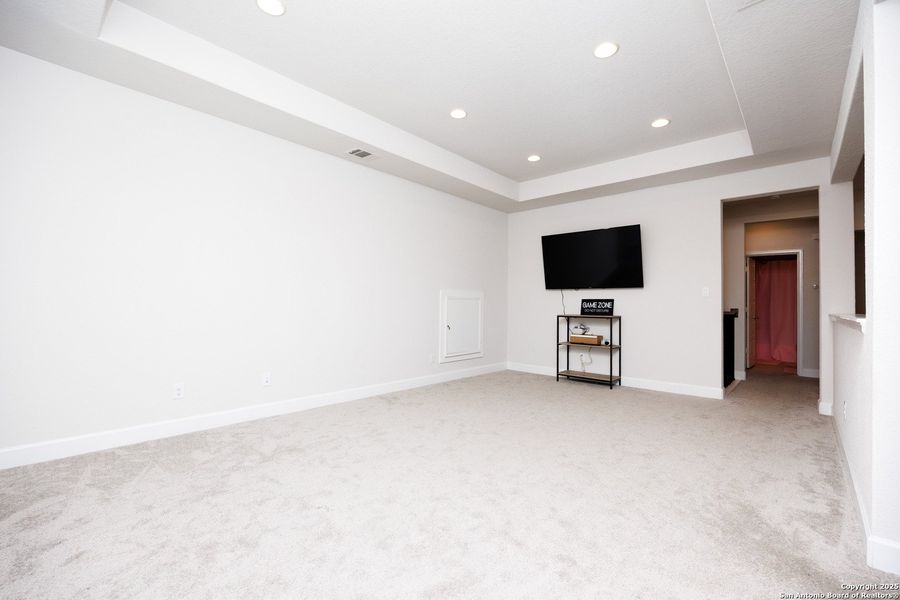 Spacious, unfurnished interior of a new home in Weston Oaks 55', San Antonio (Image 21). Spacious, unfurnished interior of a new home in Weston Oaks 55', San Antonio (Image 21).