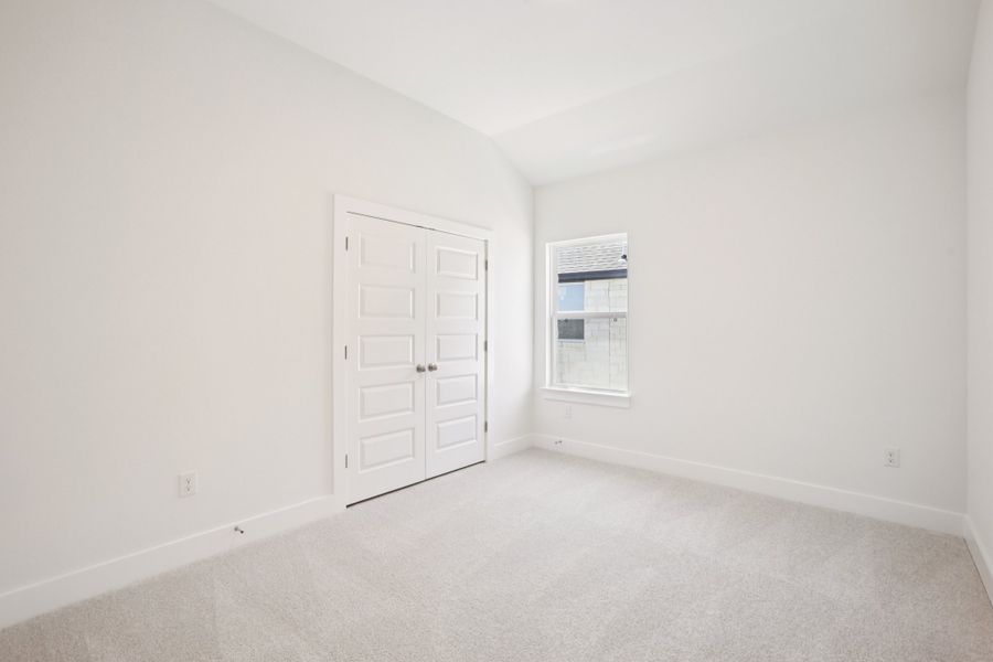 Spacious, unfurnished interior of a new home in Persimmon, Buda (Image 20).