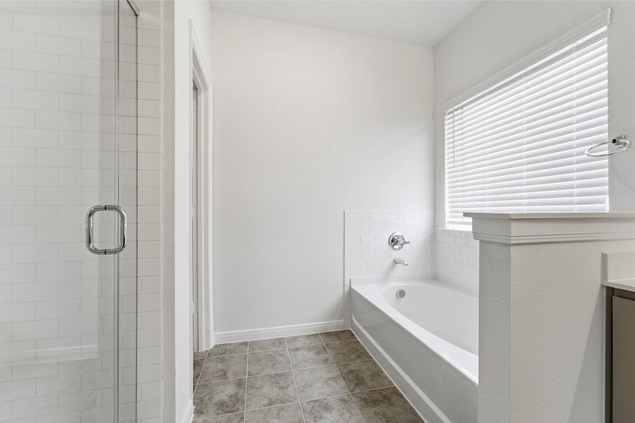 Furnished interior view inside a new home in Saddlebrook Estates, Waxahachie (Image 11).