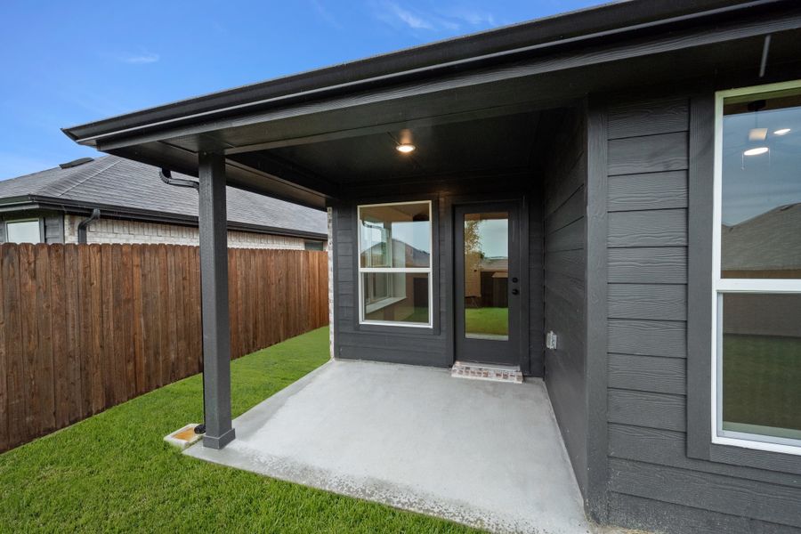 Exterior details and patio area of a home in Chisholm Hills, Cleburne (Image 3).