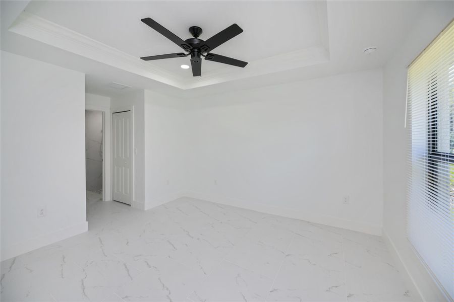 Spacious, unfurnished interior of a new home in , Lehigh Acres (Image 10).