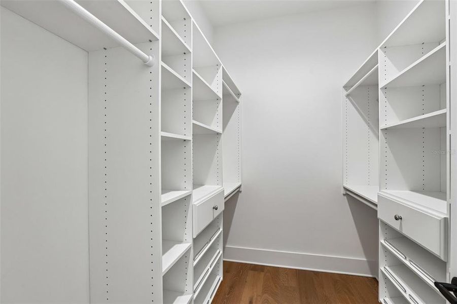 Spacious, unfurnished interior of a new home in , Tampa (Image 24).