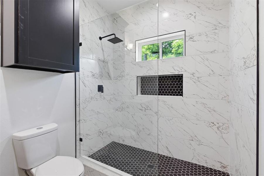 Furnished interior view inside a new home in , Ovilla (Image 7).