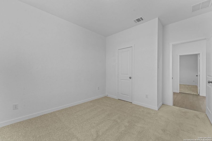 Spacious, unfurnished interior of a new home in Guadalupe Heights, Seguin (Image 11).