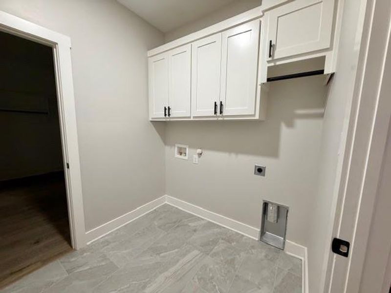 Spacious, unfurnished interior of a new home in , Mineola (Image 30).