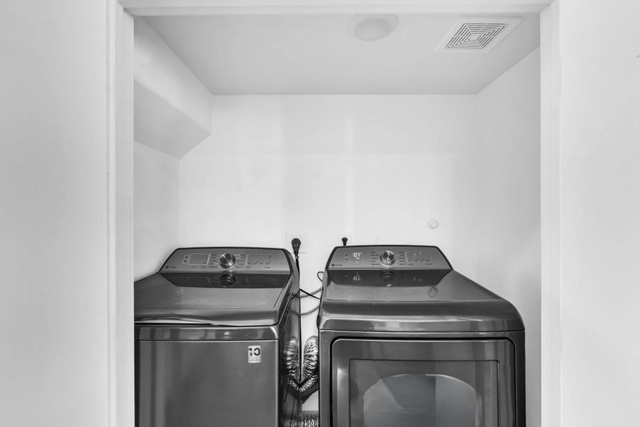 This photo shows a practical laundry room adjoining the kitchen on the ground floor. This photo shows a practical laundry room adjoining the kitchen on the ground floor.