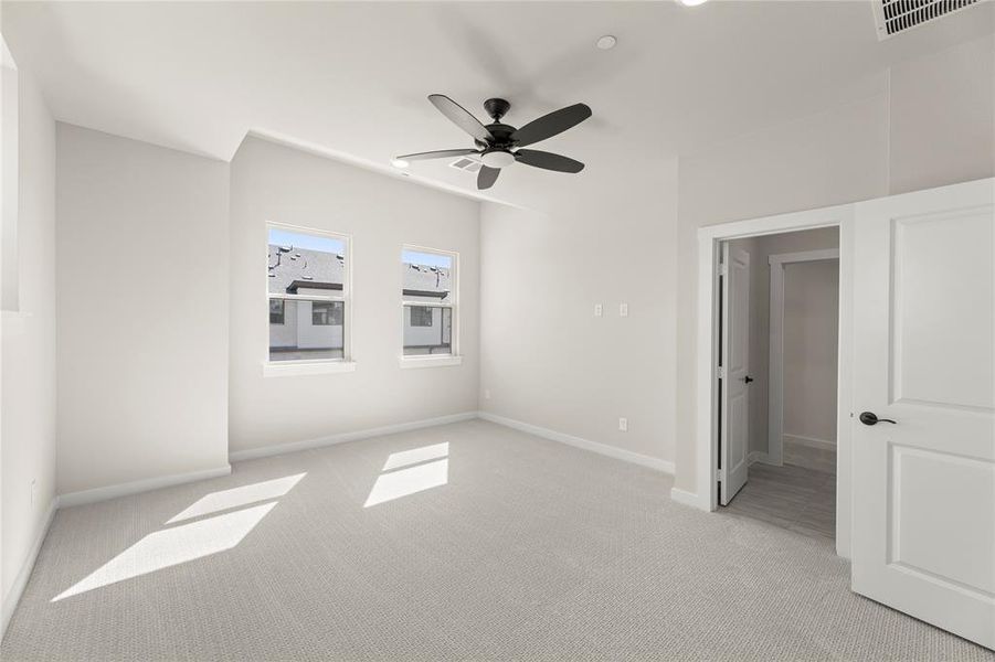 Spacious, unfurnished interior of a new home in Ten Mile Creek, Celina (Image 18).