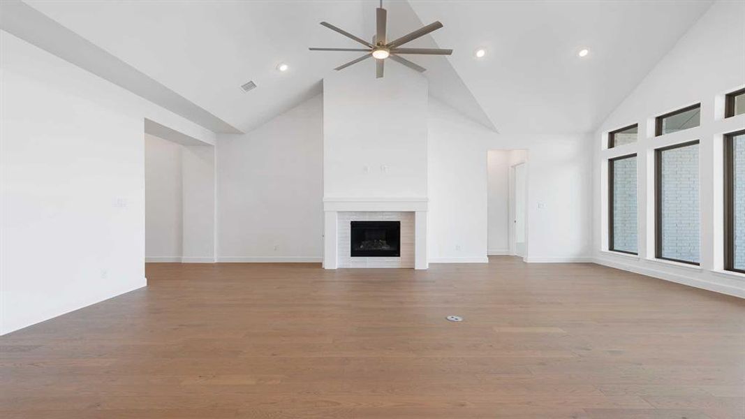 Spacious, unfurnished interior of a new home in Myrtle Creek 71', Waxahachie (Image 19). Spacious, unfurnished interior of a new home in Myrtle Creek 71', Waxahachie (Image 19).