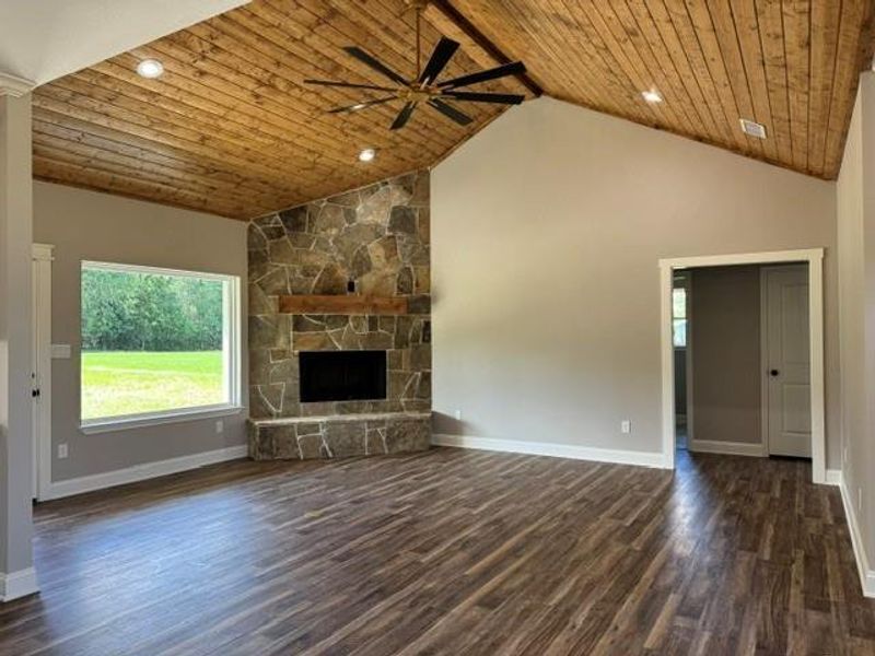 Spacious, unfurnished interior of a new home in , Yantis (Image 15).